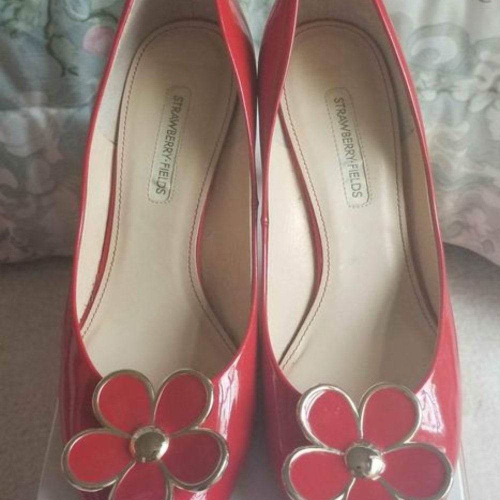 Red Flower High Heels - Picture 2 of 2